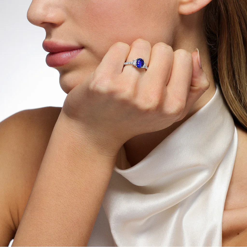 Mark Henry 18k White Gold Nouveau Three Stone Oval 1.80cts Sapphire and Diamond Ring - Image 2