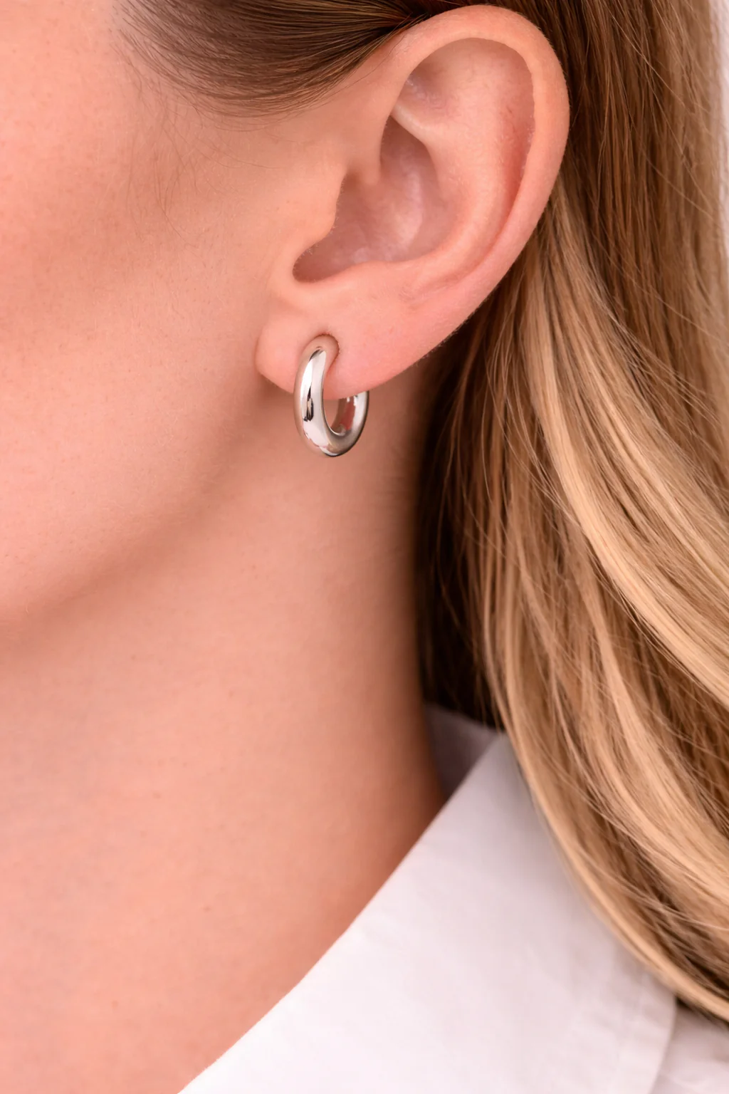 Estate 14K White Gold Huggie Hoop Earrings - Image 2