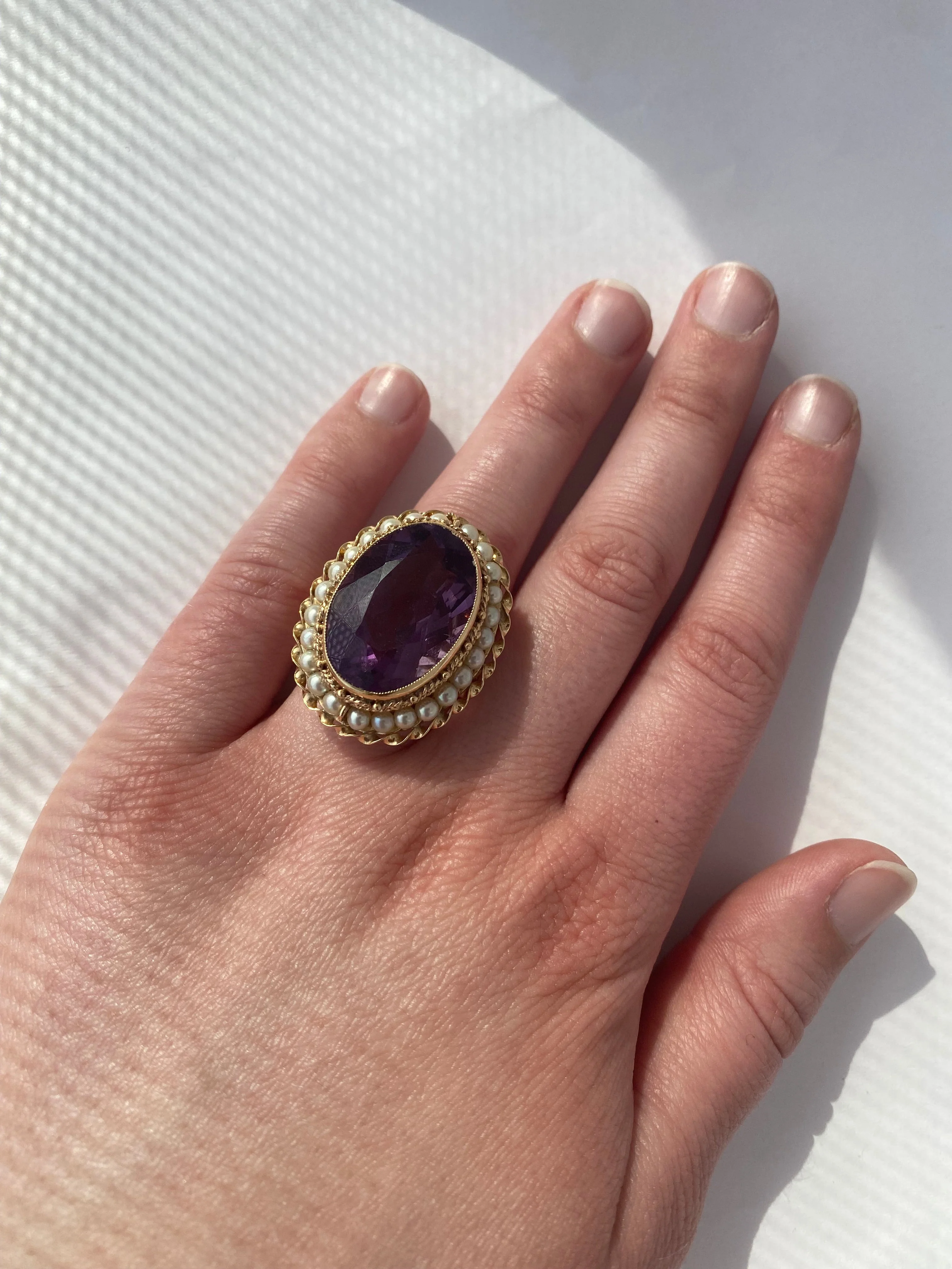 Estate 14k Yellow Gold Amethyst and Pearl Ring - Image 4