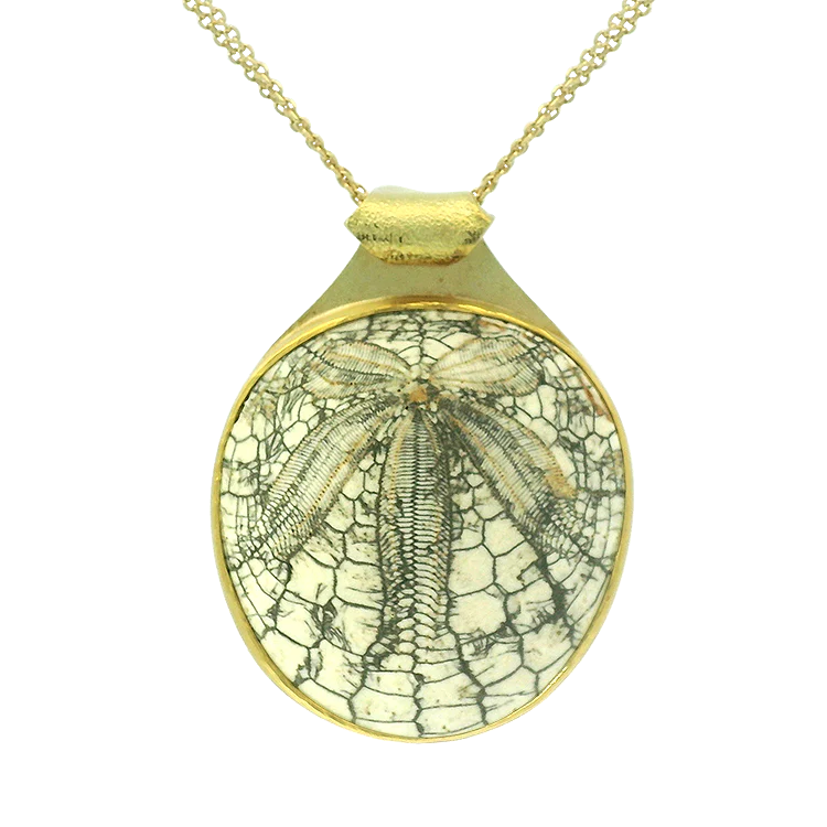 Estate 18K Yellow Gold Fossilized Shell Pendant