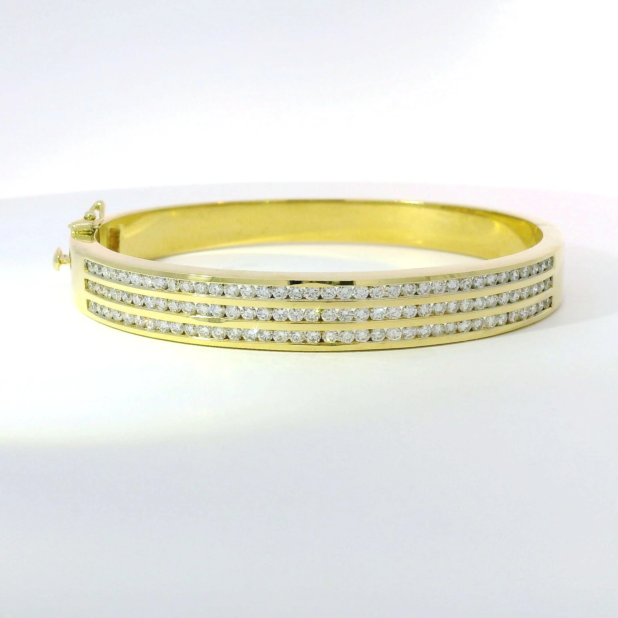 Estate 18K Yellow Gold High Polish Hinged Diamond Bangle Bracelet