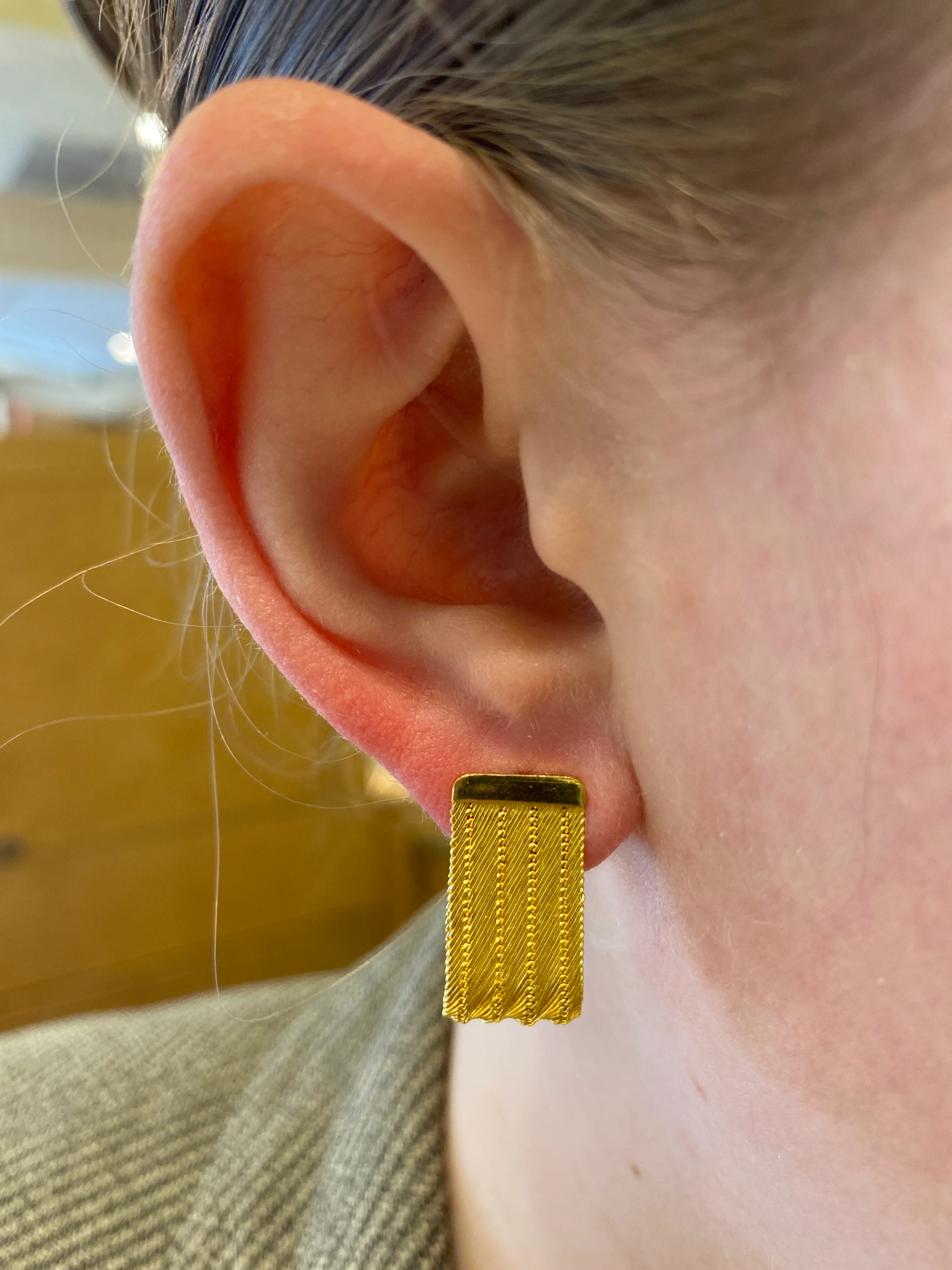 Estate 22k Yellow Gold Folding Woven Earrings - Image 2