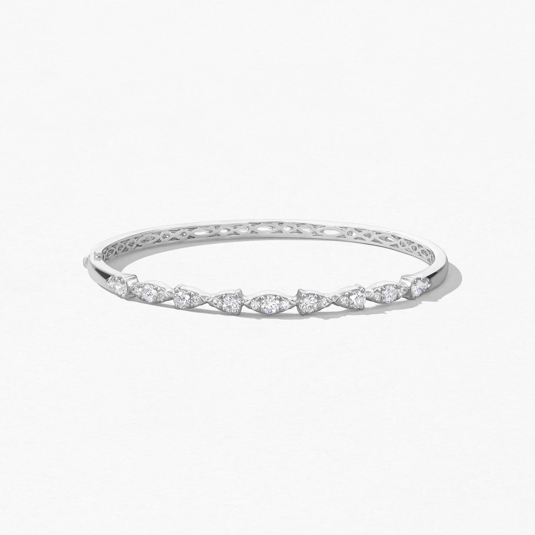 Hearts On Fire Aerial 18k White Gold Dewdrop Diamond Bangle Bracelet
