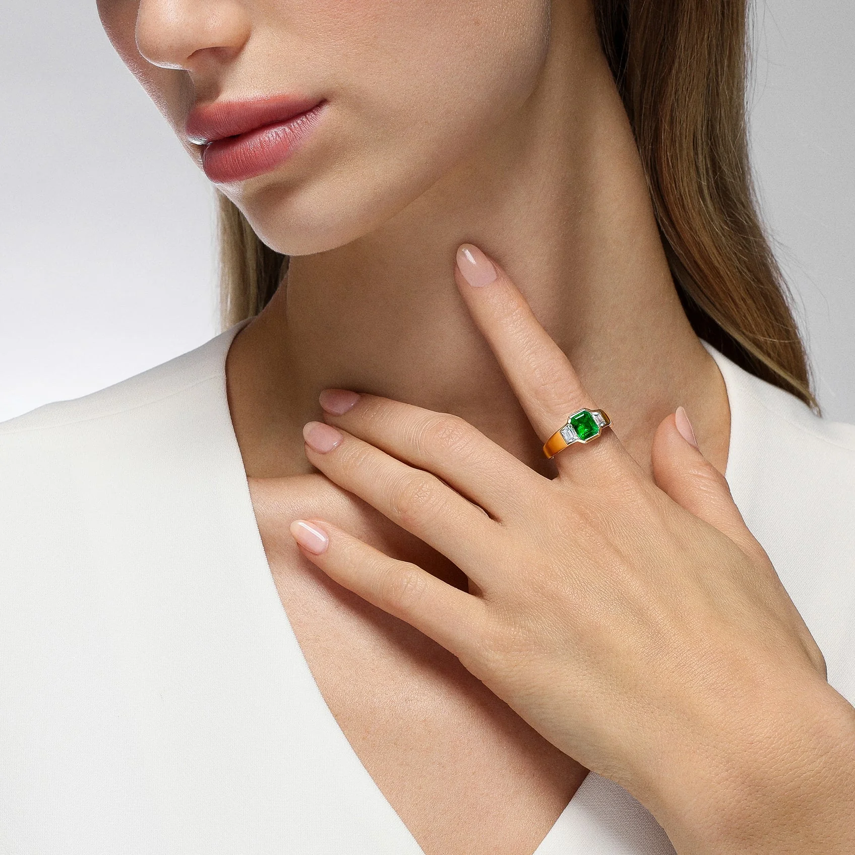 Mark Henry 18k Yellow Gold Emerald and Diamond Ring - Image 4