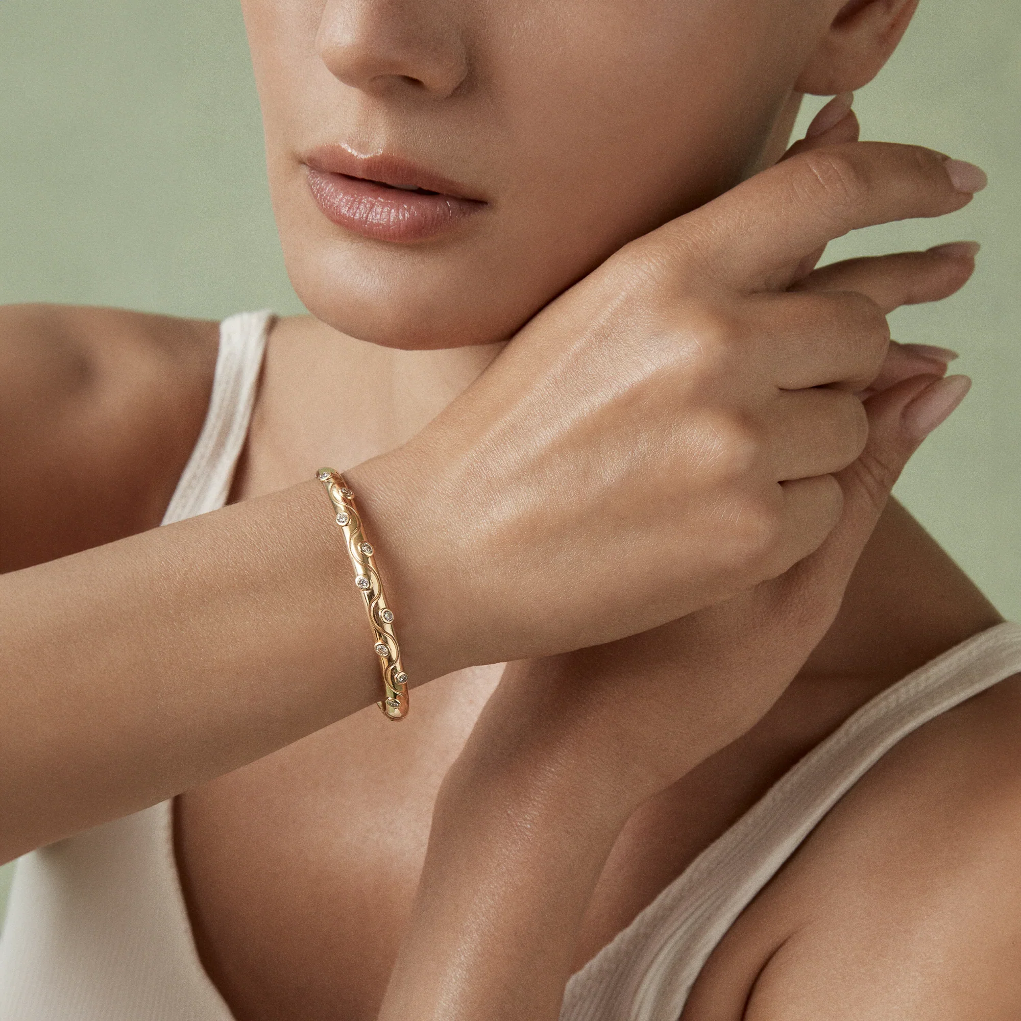 Mark Henry 18k Yellow Gold Riva Crest Diamond Bangle - Image 2