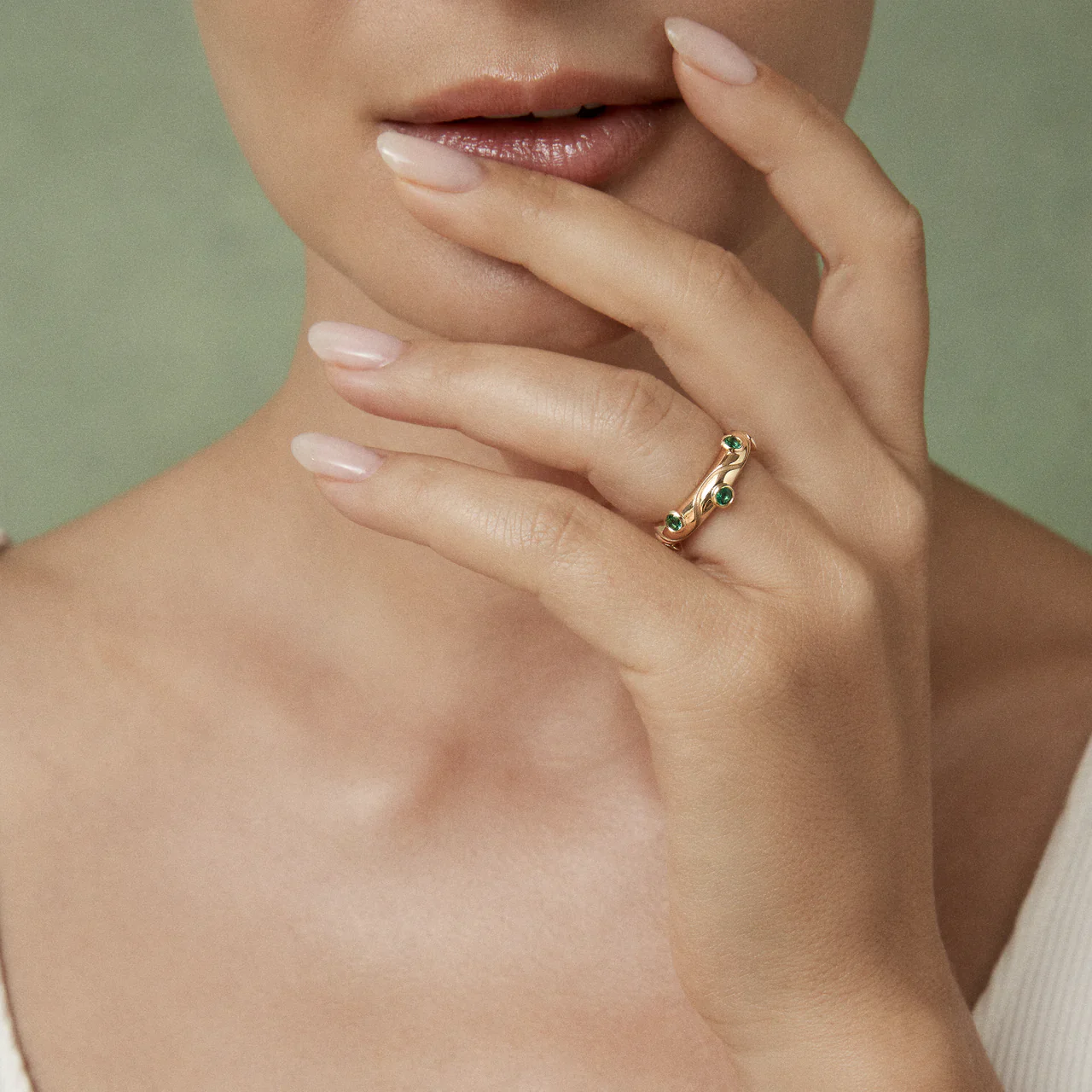 Mark Henry 18k Yellow Gold Riva Crest Emerald Ring - Image 2