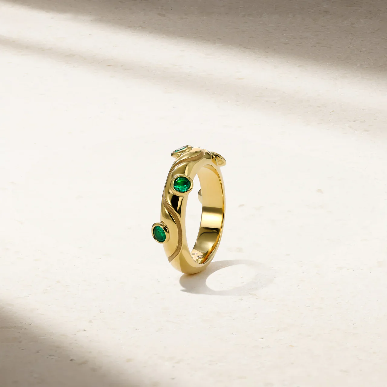 Mark Henry 18k Yellow Gold Riva Crest Emerald Ring - Image 4