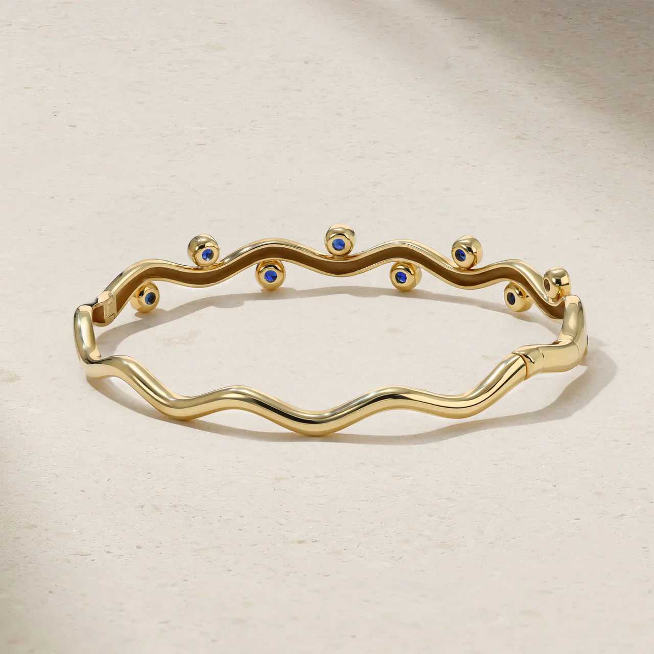 Mark Henry 18k Yellow Gold Riva Wavy Sapphire Bangle - Image 3