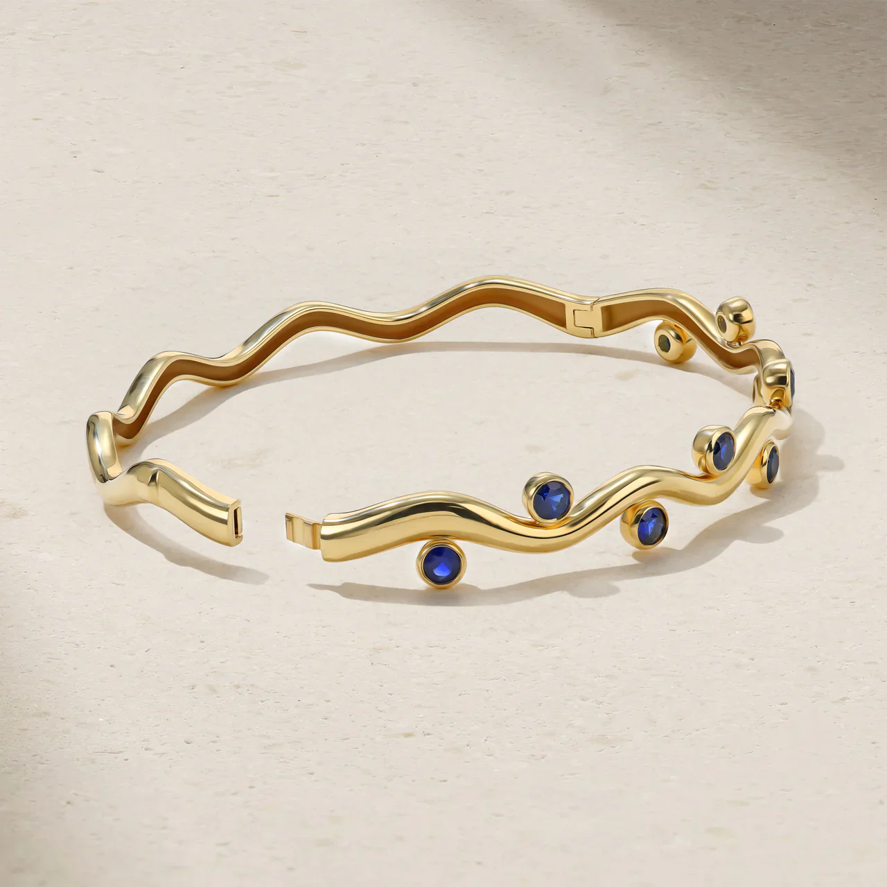 Mark Henry 18k Yellow Gold Riva Wavy Sapphire Bangle - Image 4