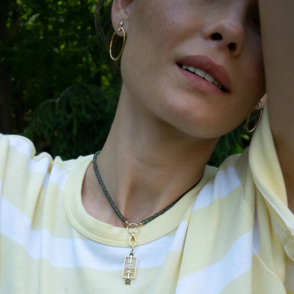 Monica Rich Kosann 18K Yellow Gold âDesign Your Ownâ Green Sapphire Bead Charm Chain Necklace - Image 2