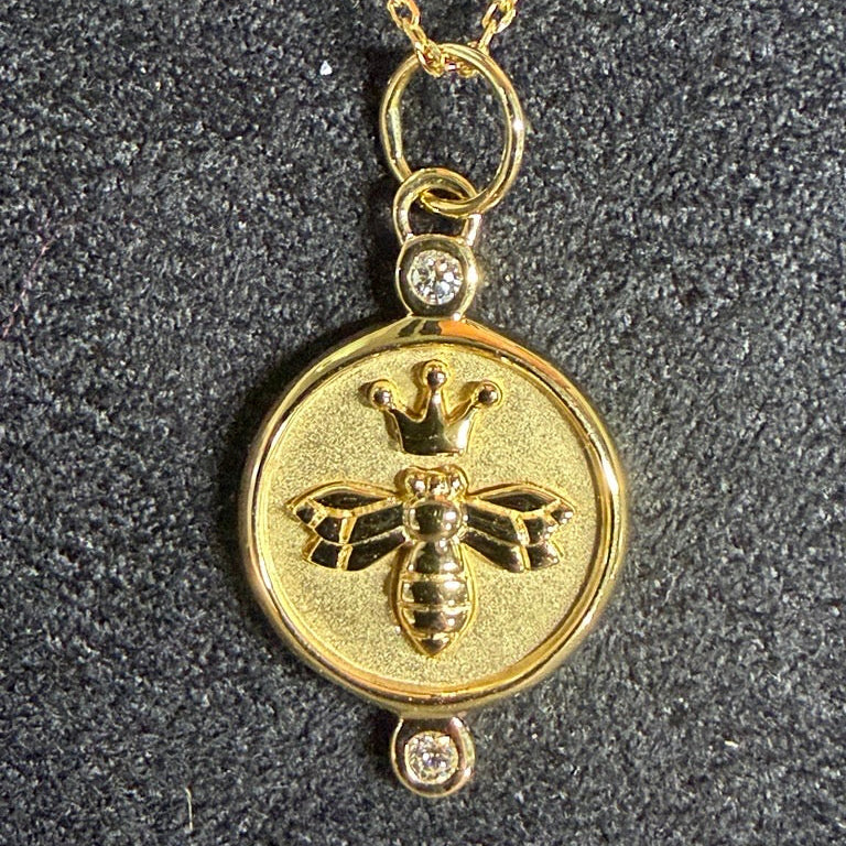 Monica Rich Kosann 18k Yellow Gold Queen Bee Pendant - Image 3
