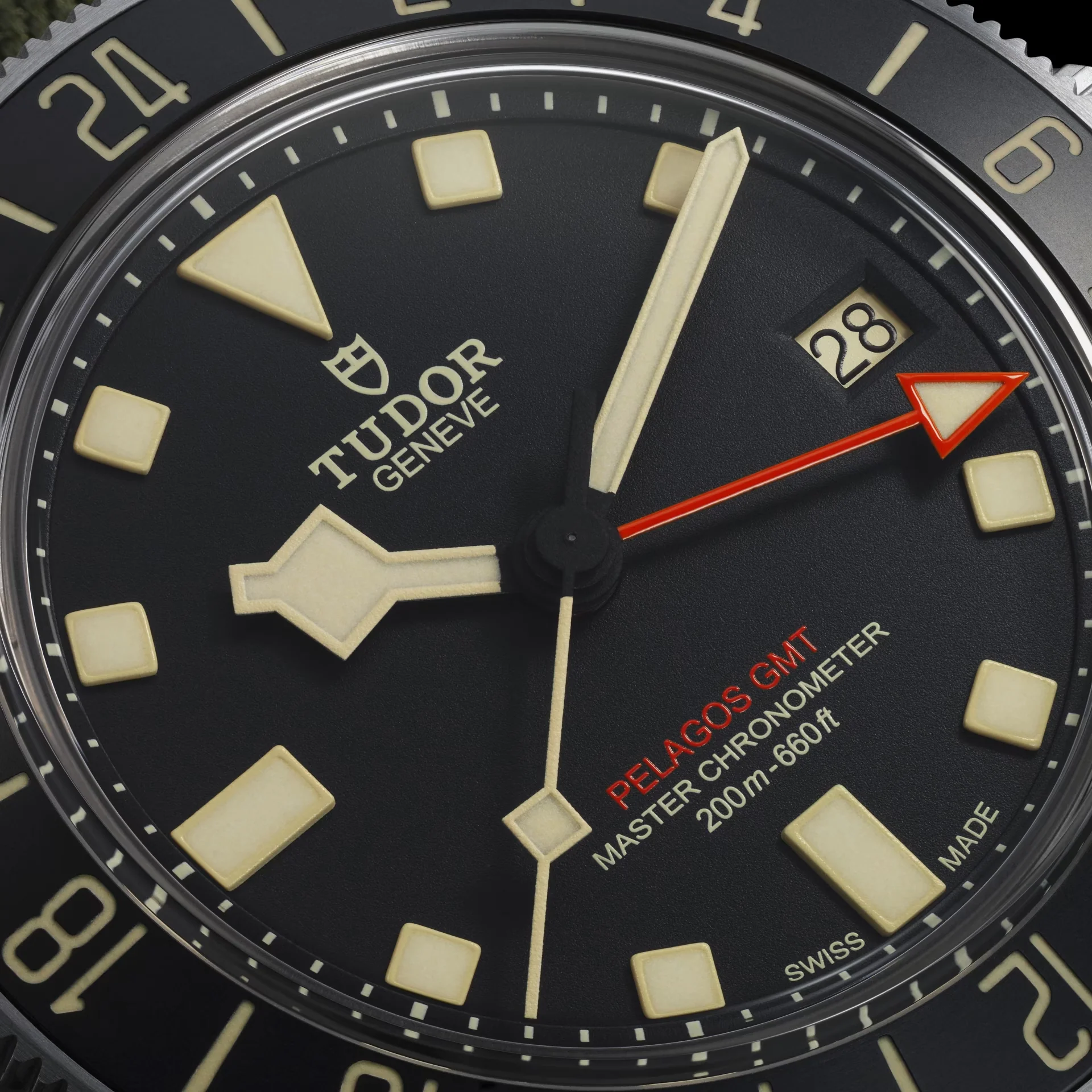 TUDOR Pelagos FXD GMT, Black Dial, Green Fabric Strap (M2542G267NU-0002) - Image 4