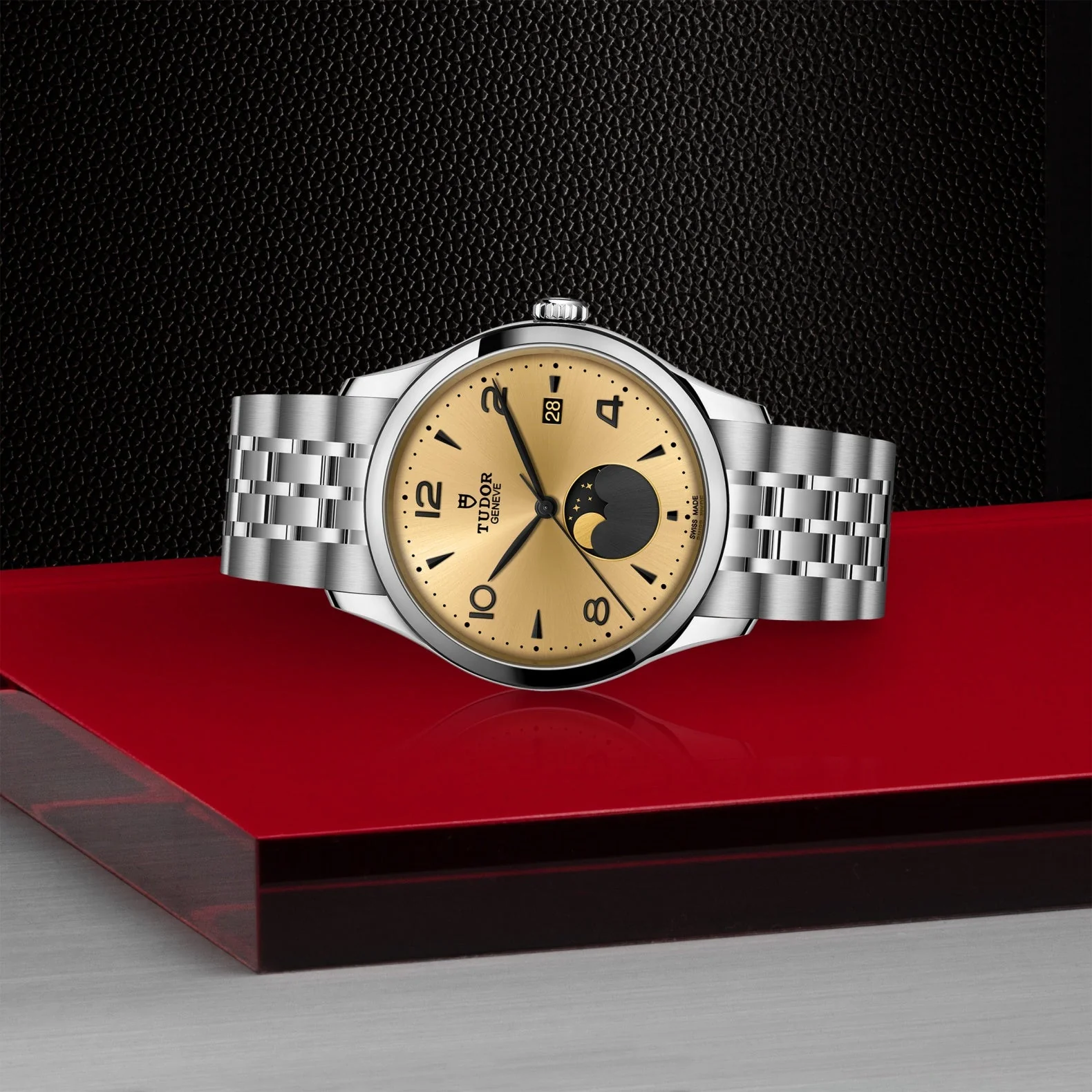 TUDOR 1926 Luna 39mm Champagne Dial, Stainless Steel Bracelet (M91560-0001) - Image 3