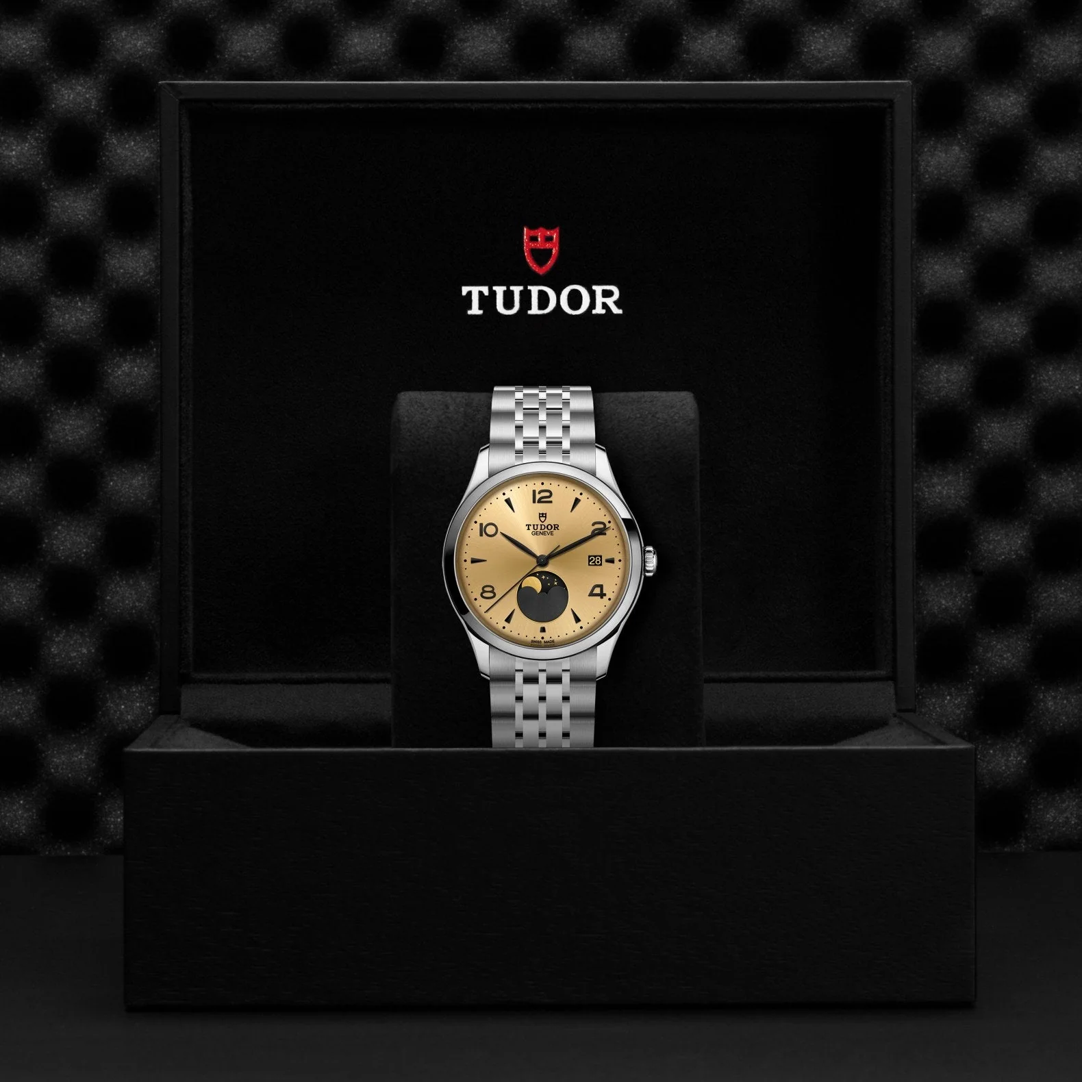 TUDOR 1926 Luna 39mm Champagne Dial, Stainless Steel Bracelet (M91560-0001) - Image 4
