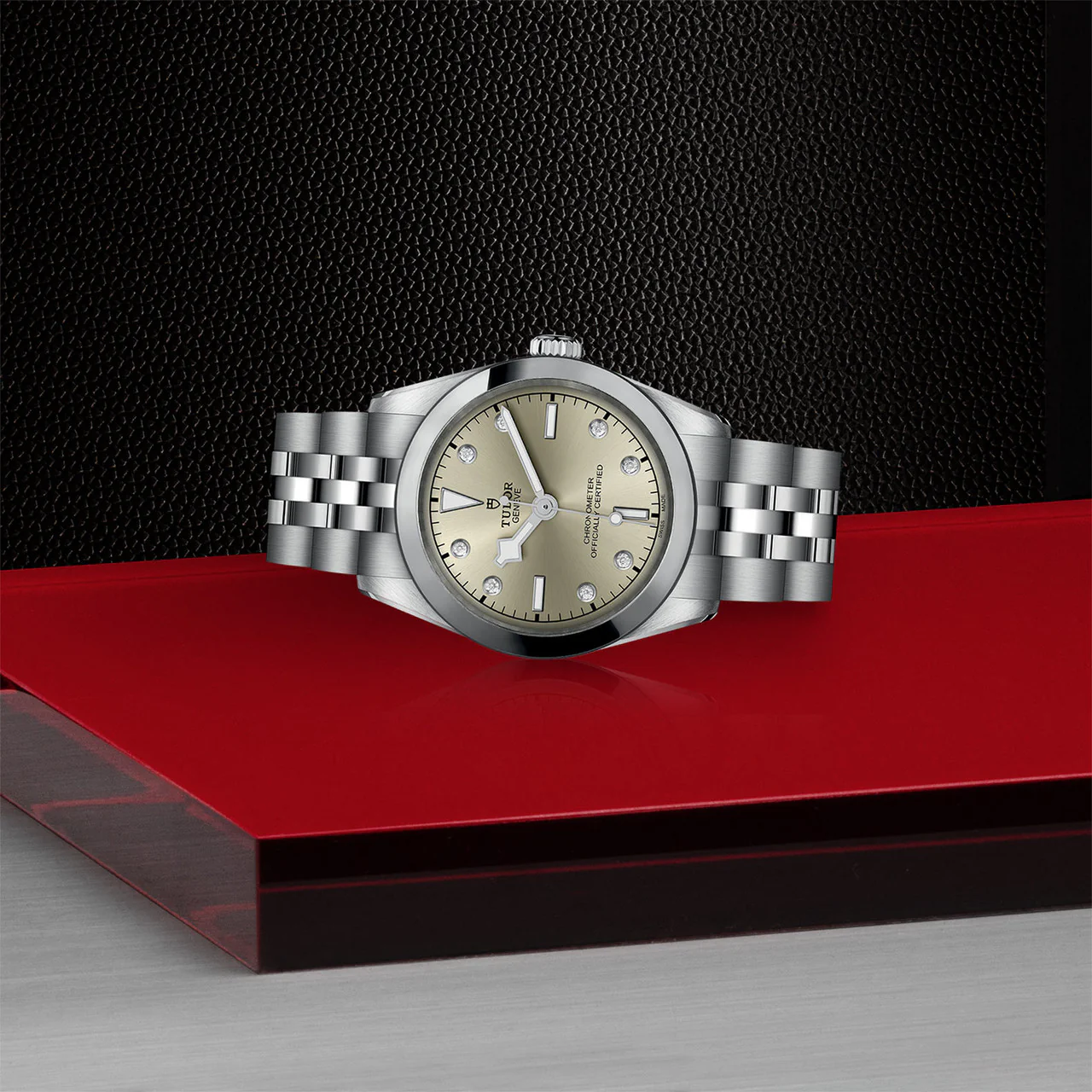 TUDOR Black Bay One 31mm Light Champagne Diamond Dial, Stainless Steel Bracelet (M79600-0006) - Image 3