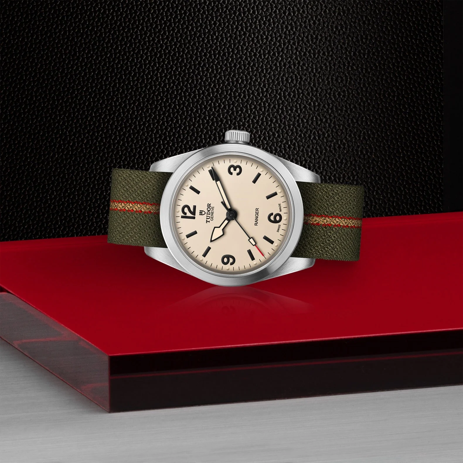 TUDOR Ranger, Beige Dial, Fabric Bracelet (M79930-0008) - Image 3